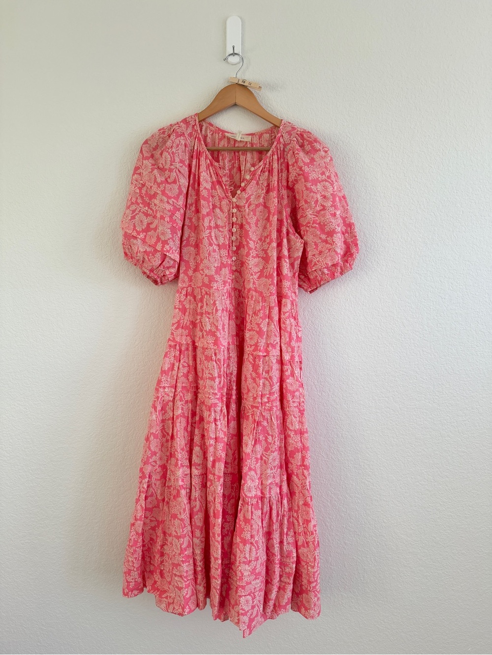 THE GREAT. Pink Floral Puff-Sleeve Tiered Midi Dress size medium size 2 - Picture 4 of 15